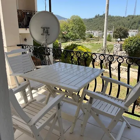 Stunning Spacious Poolside 2-bed Apt In *