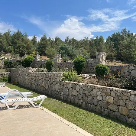 Stunning Spacious Poolside 2-bed Apt In 公寓 Ovacık