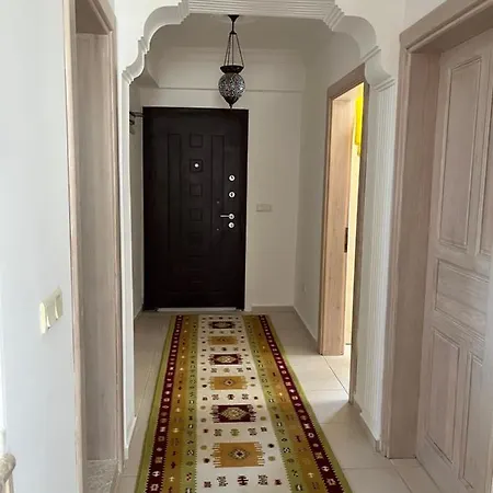 Stunning Spacious Poolside 2-bed Apt In Διαμέρισμα