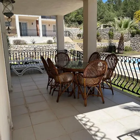 Διαμέρισμα Stunning Spacious Poolside 2-bed Apt In *